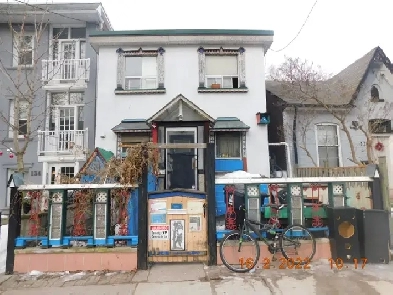 Queen and Parliament Basement Bachelor for Rent Image# 1