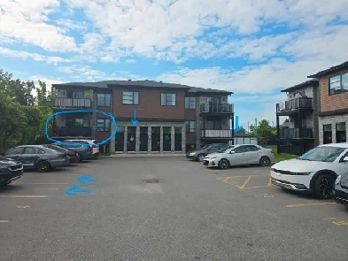 Grand 4 et demi à louer Image# 1