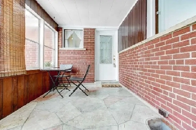 3b 1 bath House for rent near downtown brampton Image# 1