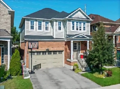 Upper Family Home in Brampton– 4 Parking Image# 1