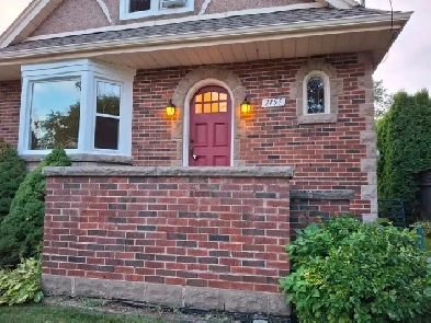 Traditional Main Floor Unit in Burlington Triplex Image# 1