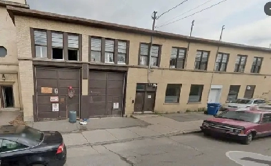 Local commercial, entreposage, à louer  /- 2000 pc libre Image# 1