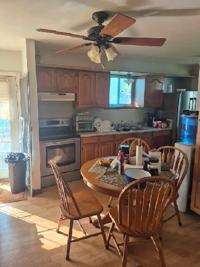 Room for rent  in clean 3 bedroom home Image# 1