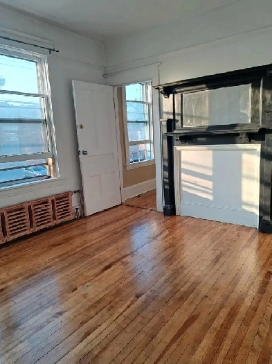 Rare Found, 3 Bedrooms  , At Quinpool Rd. , Halifax NS Image# 5