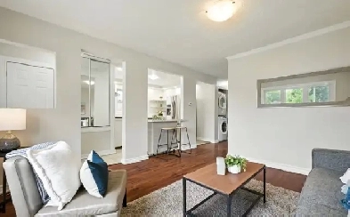Beautifully Renovated 3 bed 1.5 Bath in Central Oshawa Image# 4