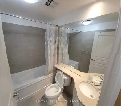 2 BEDRM 1 BATH(YONGE/BLOOR)SUBWAY VACANT INCL UTIL 8/F 700S.F. Image# 1