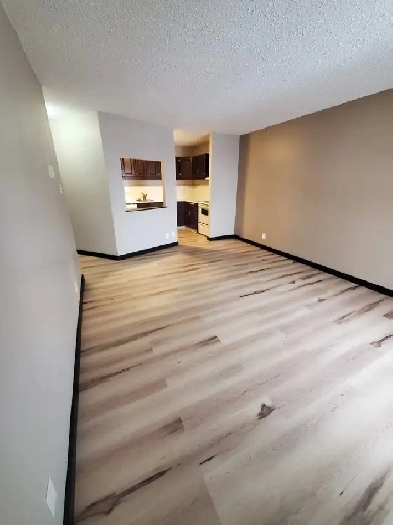 1-Bedroom Apartment in Desirable Charleswood Neighborhood Image# 8