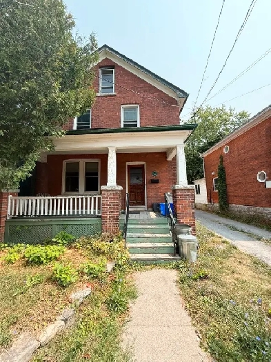 Beautiful Downtown One Bedroom plus Den Apartment Image# 9