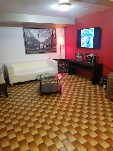 Basement Bachelor Apartment Image# 2