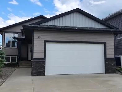 Beautiful 3 Bedroom Main Floor in Blackfalds! Image# 1