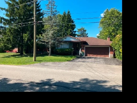 Large brick bungalow for sale in Fort Erie. Image# 1