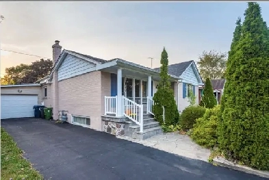 3 BR  dan Large Bungalow for Ren at Victoria Park/Ellesmere RD Image# 3