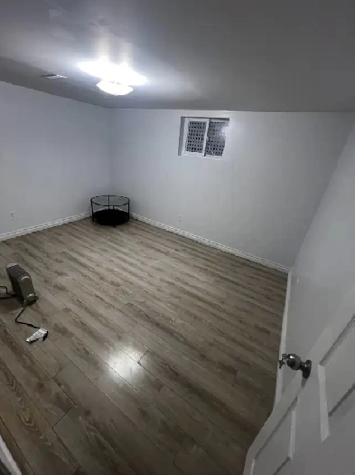 FEMALE RENTER ONLY Image# 1