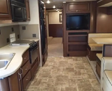 Luxury Motorhome For Rent With Spa Access Image# 1