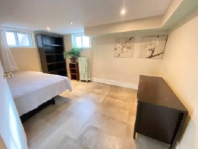 Large Private room for rent in a 2 bed 1 ba apt Image# 2