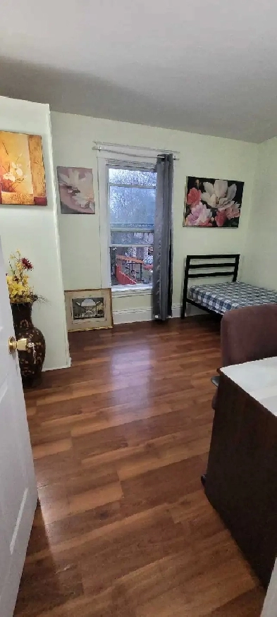 Furnished room for rent near Linemar and University Image# 1