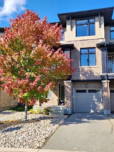 2 bed   den home w/ 4 baths facing park in Longfields, Barrhaven Image# 28