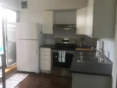 Room for rent starting Sept 15 - Female only Image# 4