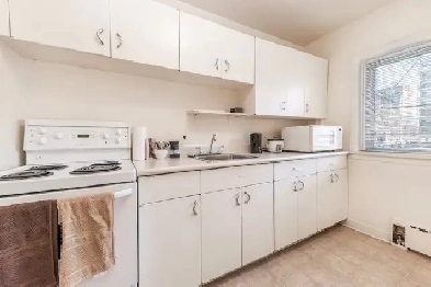 1 Bedroom Sublet-Hargrave St. Image# 1