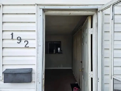 Spacious 2-Bedroom Main Floor Apartment for Rent – London! Image# 1