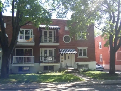Ahuntsic 9325 Chateaubriand Grand 6.5 à l’étage, ensoleillé Image# 10