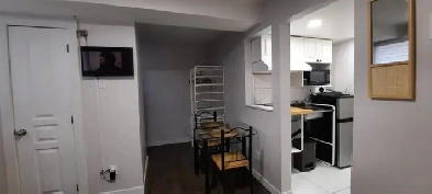 Très petit, charmant studio meublé et  tout inclus Image# 1