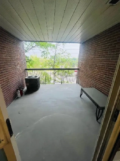 SHARED ROOM AVAILABLE FOR RENT IN MISSISSAUGA. HEART OF THE CITY Image# 7