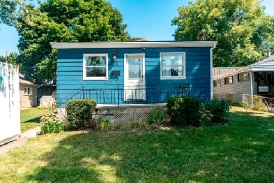 JUST LISTED DETACHED BUNGALOW IN CAMBRIDGE Image# 3