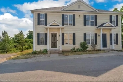 5-Bed   2 Parking/AC/Basement/Laundry/Yard Incl (Sarnia Rd) Image# 1