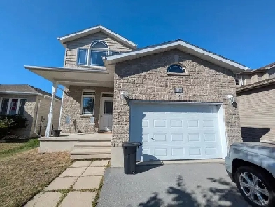 1328 Frank Street - Oversized detached home in highly desired Ca Image# 9