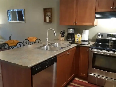 ALL INCLUSIVE MAIN LEVEL OF  BUNGALOW IN QUIET COURT Image# 1