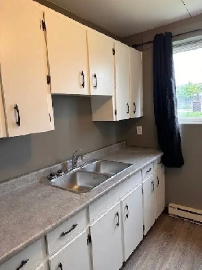 Updated and clean! Bachelor Unit, Available Now! $1250 incl Image# 8