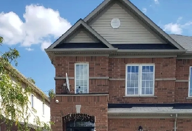 3 Room Home rent in Brampton $3000 at Mount Pleasant Go Station Image# 1