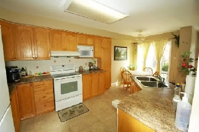 Kanata Lakes End Unit Townhouse for Rent from November 1, 2025 Image# 6