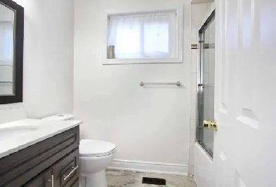 One bedroom available for a female N. Bramalea City CT. Image# 2