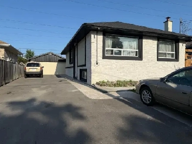 3 Bedroom house upper flat for rent - 3 parking spots Image# 1