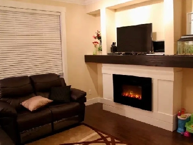 Very Spacious & Bright 4 BR Townhome in Fleetwood, Surrey-1stOct Image# 2