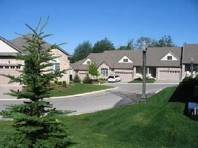 Quiet enclave in NW amenities Image# 1