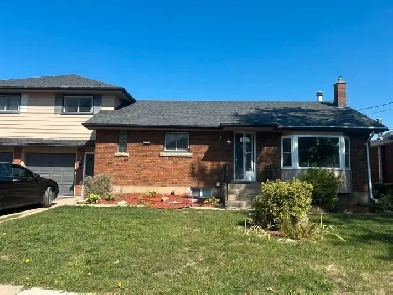 Private room in three bedroom unit Image# 1