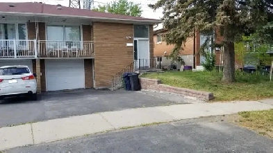 404/Finch 4 Bed 2 Bath 2 Parking House for rent Seneca Image# 1