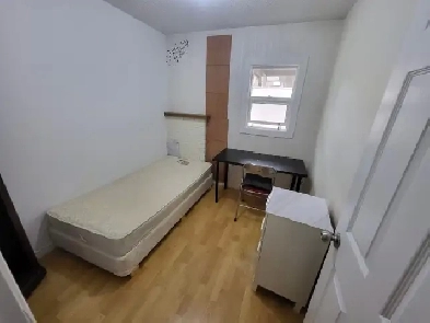 upstairs room in Brentwood mall Burnaby Image# 1