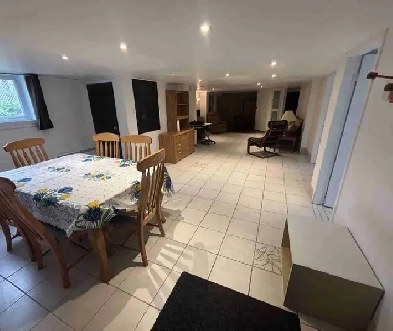 bachelor à louer Image# 1