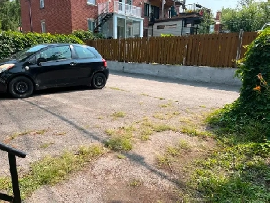 Ahuntsic - parc de stationnement/parking à louer Image# 1