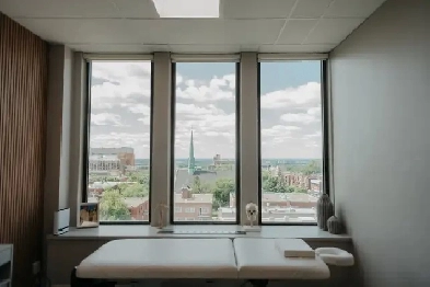 Salle de Thérapie à Louer –Idéal Ostéo, Masso, Physio ou Pilates Image# 1