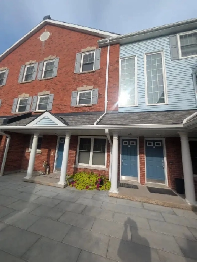 3 bedrooms, 3 bedrooms, 2 Parking spots, Townhouse Image# 1