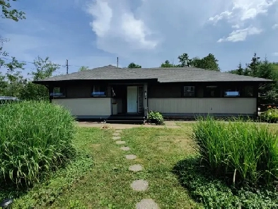 3 Bed   Sunroom Fully Furnished Home in Crystal Beach Image# 1