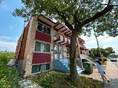 Nouveau Rosemont/ Saint Leonard Apartment w/ Yard Image# 1