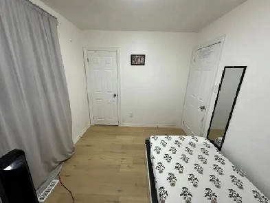 1 Room in 3 Bedroom House (Upper Floor) Image# 1