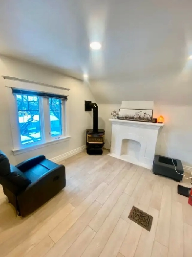 Oct 1/NAIT/Kingsway/Furnished Character LOFT/Wifi Image# 1