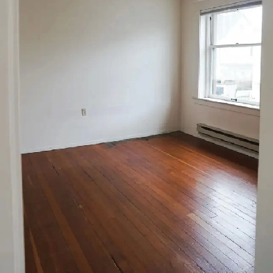 Gorgeous 1-Bedroom in Character Building (Mount Pleasant) Image# 11